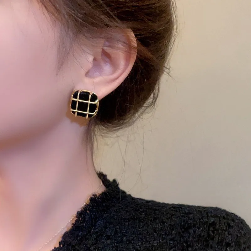 

2022 New trendy boutique earrings for women in South Korea,fashionable retro high-end jewelry