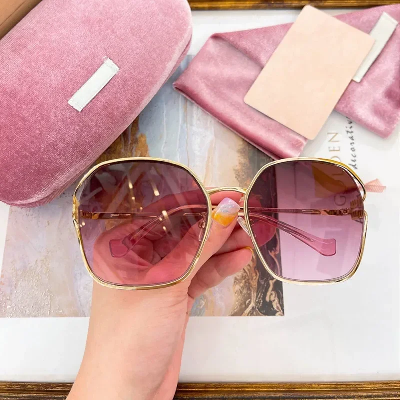 Женские солнцезащитные очки модные брендовые дизайнерские в титановой оправе