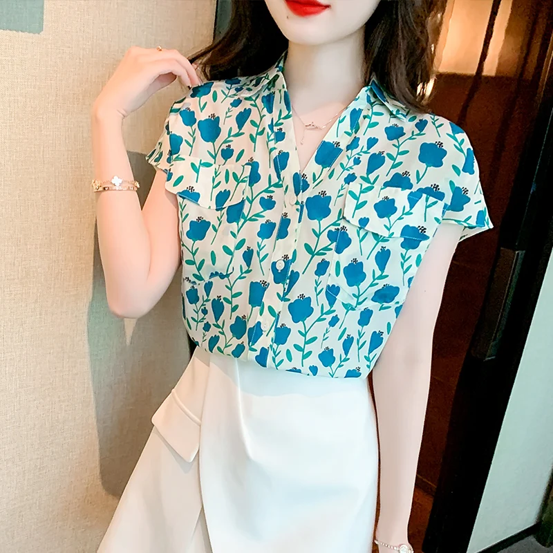 

Блузка женская с цветочным принтом, шелковая Свободная Повседневная рубашка, элегантный топ с коротким рукавом, модная одежда с V-образным в...
