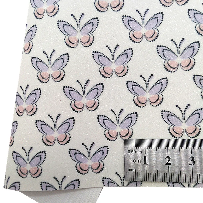 Белые жемчужные массивные блестящие кожаные бабочки с цветочным принтом