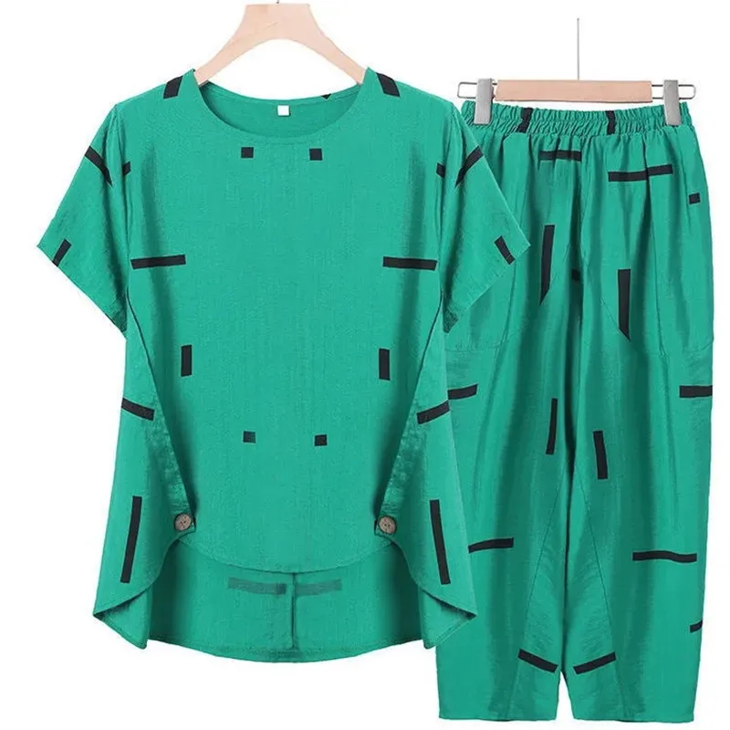 

Женская футболка с коротким рукавом и круглым вырезом, свободного покроя