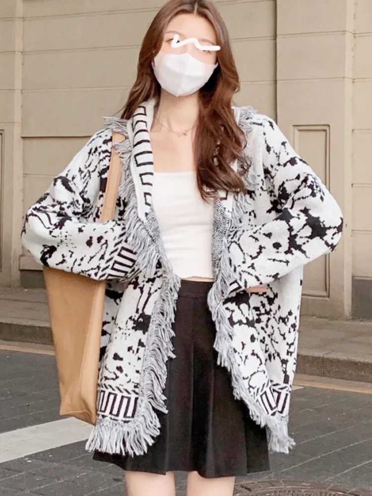 Женский трикотажный кардиган с бахромой черный или белый свободный винтажный