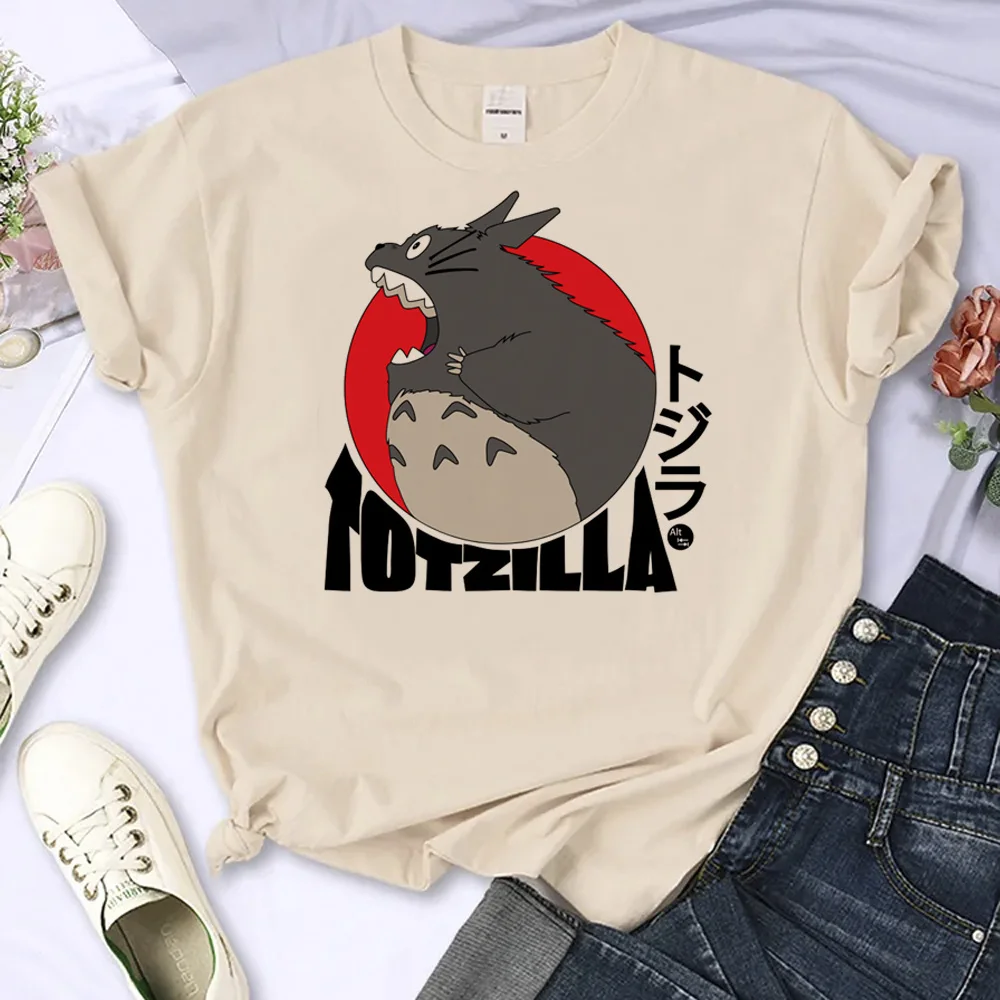 

Женская футболка в японском стиле