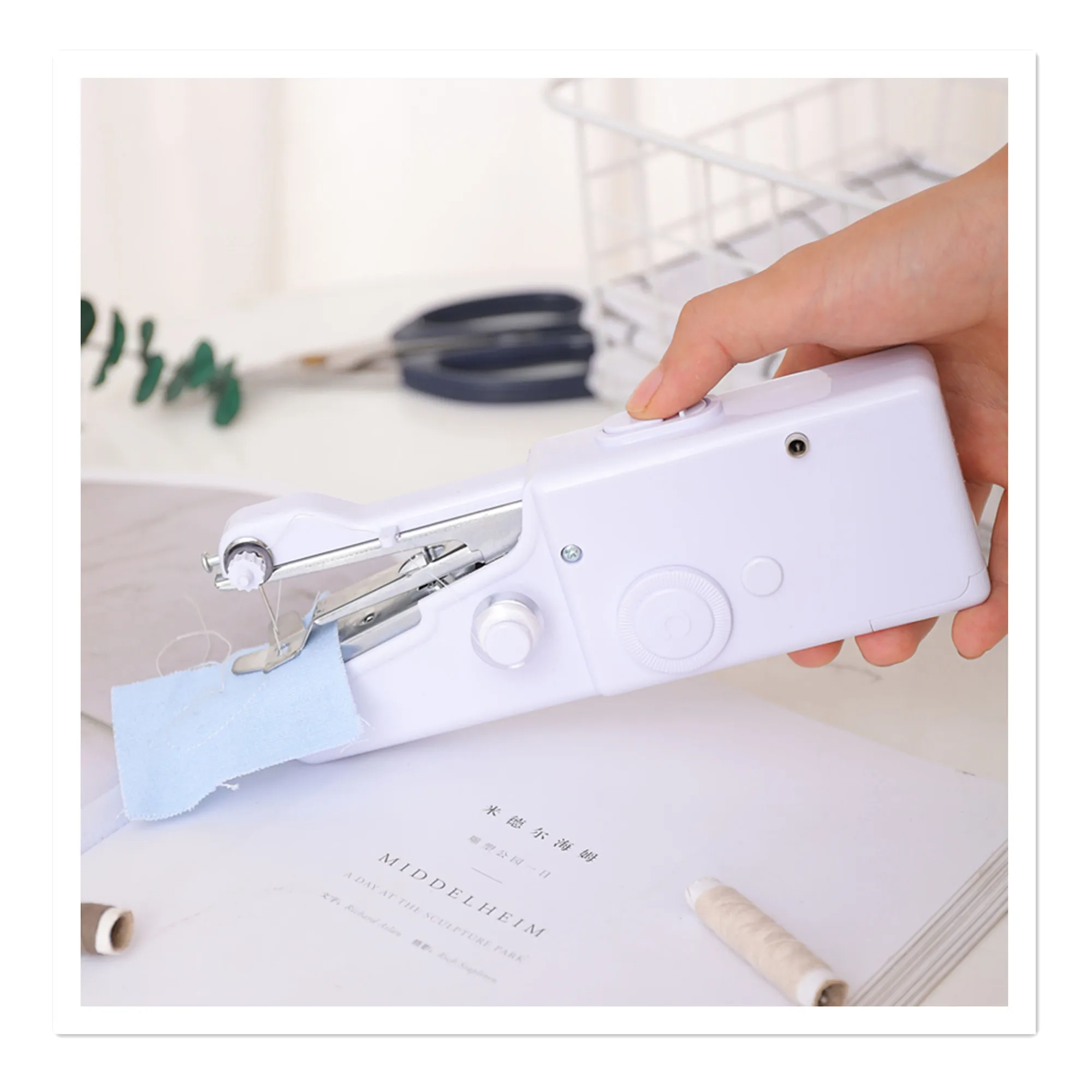 Handheld portable sewing machine handy stitch Mini electric sewing machine Small noise  belt clothes and skirts Handkerchief