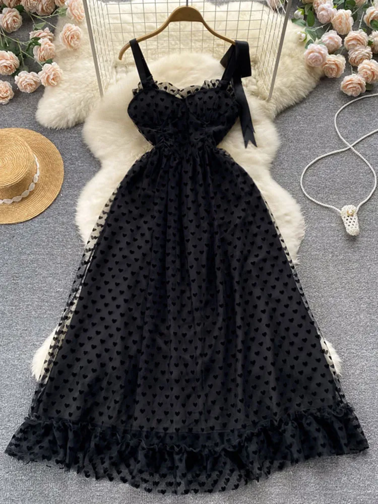 

Женское приталенное платье-пачка на бретельках, черное Сетчатое платье средней длины с бантом на талии, модель D1345 на лето