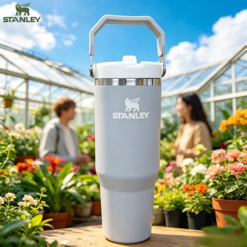 Фото Бутылка для воды Stanley Sage Grey IceFlow с откидной крышкой и соломинкой, из нержавеющей стали, 30 унций, с функцией сохранения температуры, для офиса, кофе, чая и напитков №2