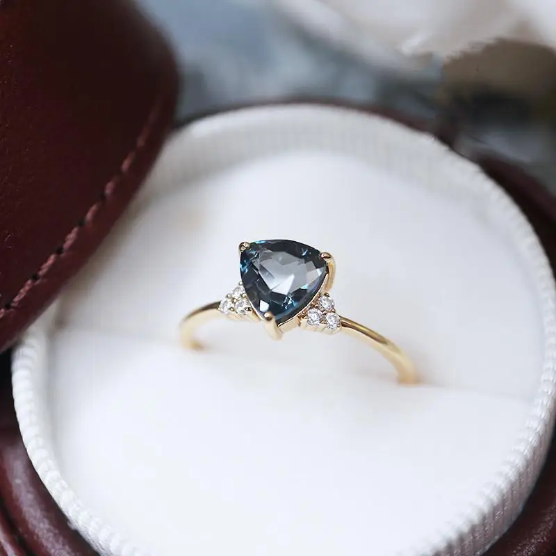 [Festival] Natural London Blue Dark Topaz Triangle Shining Zircon Ring S925 Silver Fashion |