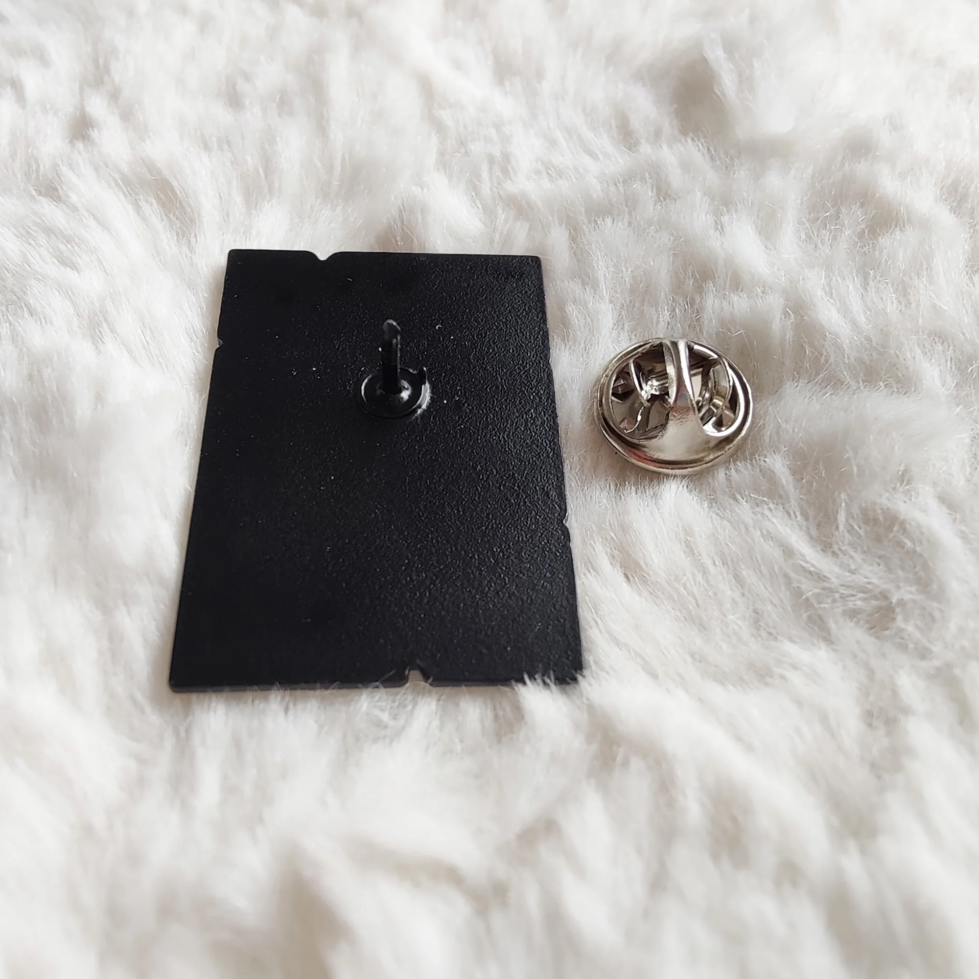 Эмалированная брошь на лацкан пиджака цвет в ассортименте