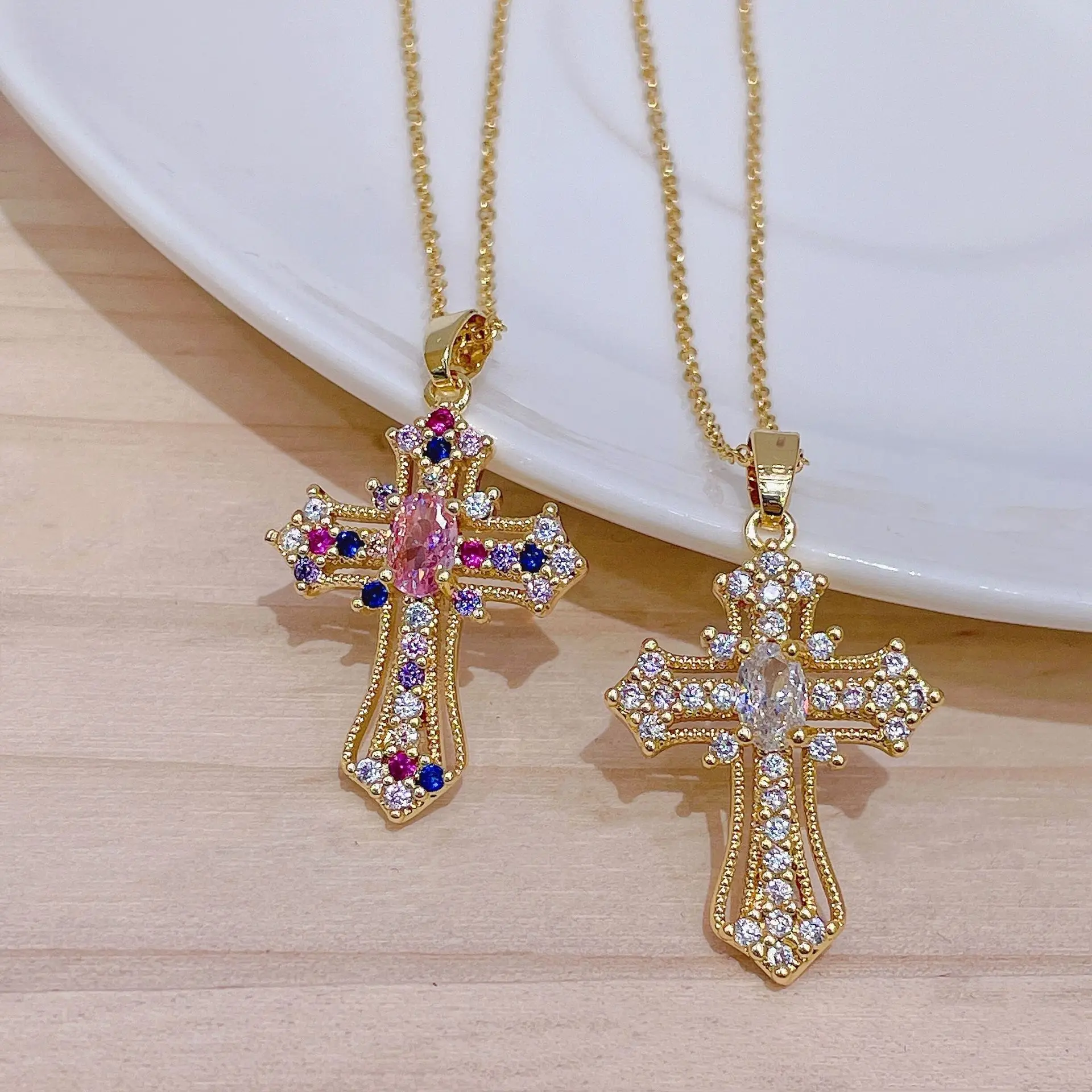 

Vintage Christian Steel Cross Fashion Rhinestone Color Metal Necklace Retro Punk Women Men's Party Pendant Jewelry Accessories