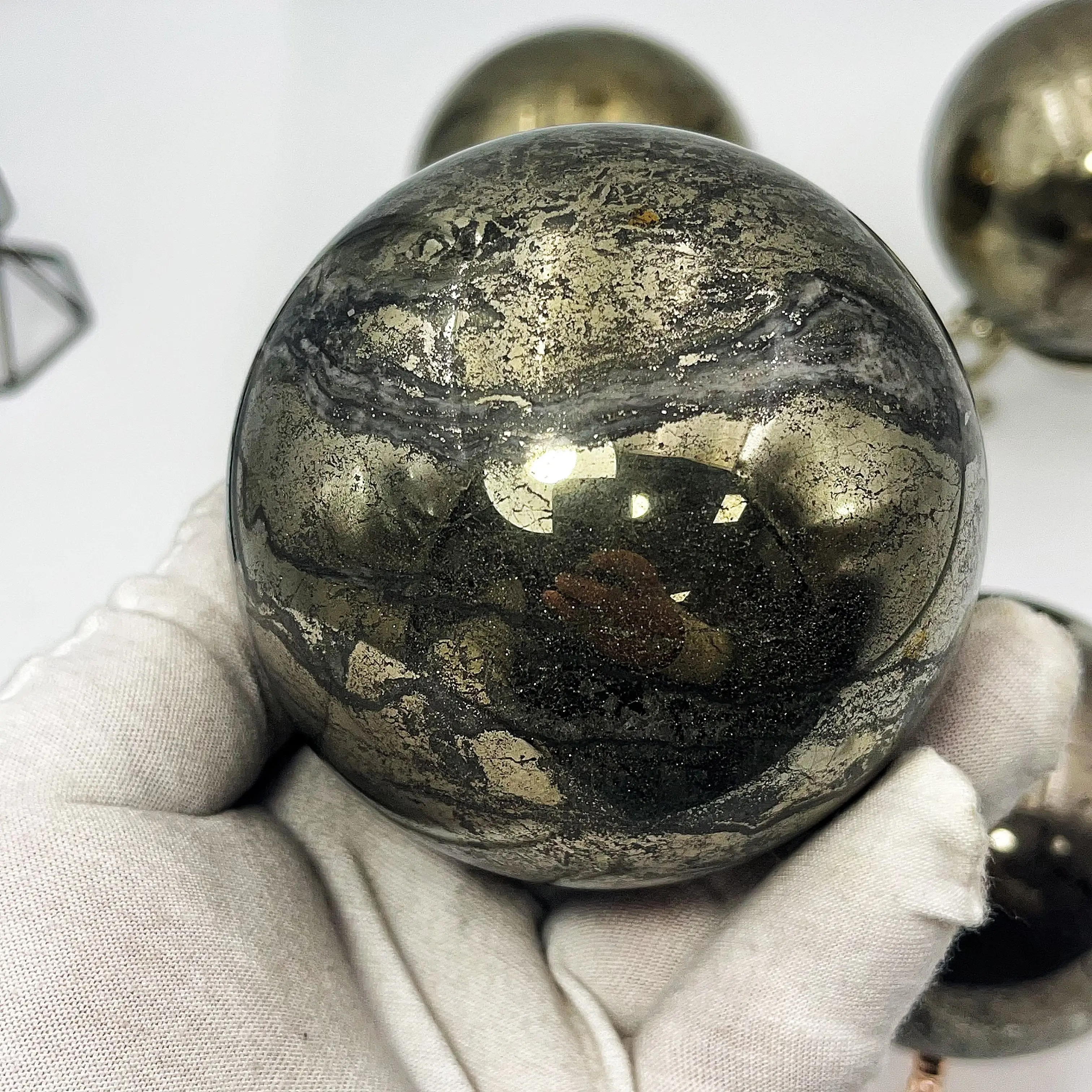 

Пиритовая сфера для декора CrystalHola