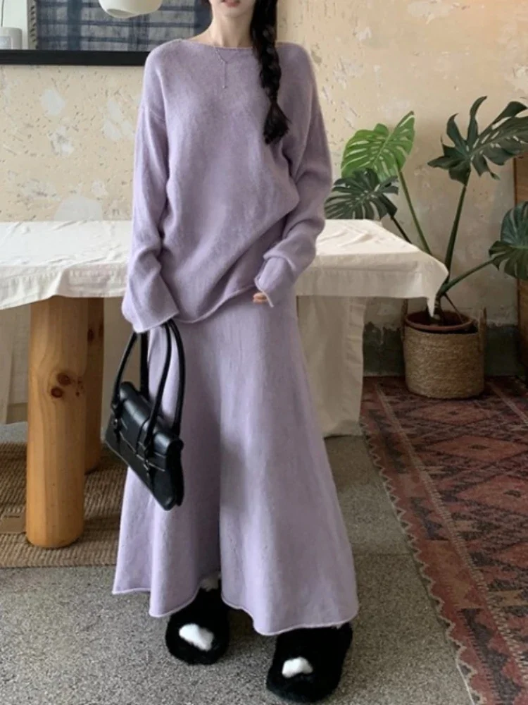 Женский комплект из двух предметов однотонный трикотажный свитер и юбка в