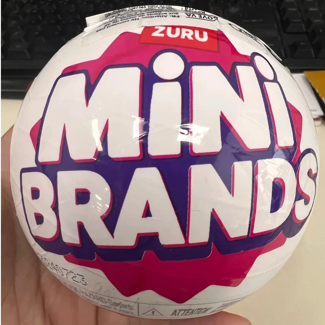 Фото Коллекционная миниатюрная фигурка Zuru Mini Brands из серии Netflix: сцена из фильма, капсульная коробка-сюрприз, настольное украшение, подарок для хобби №2