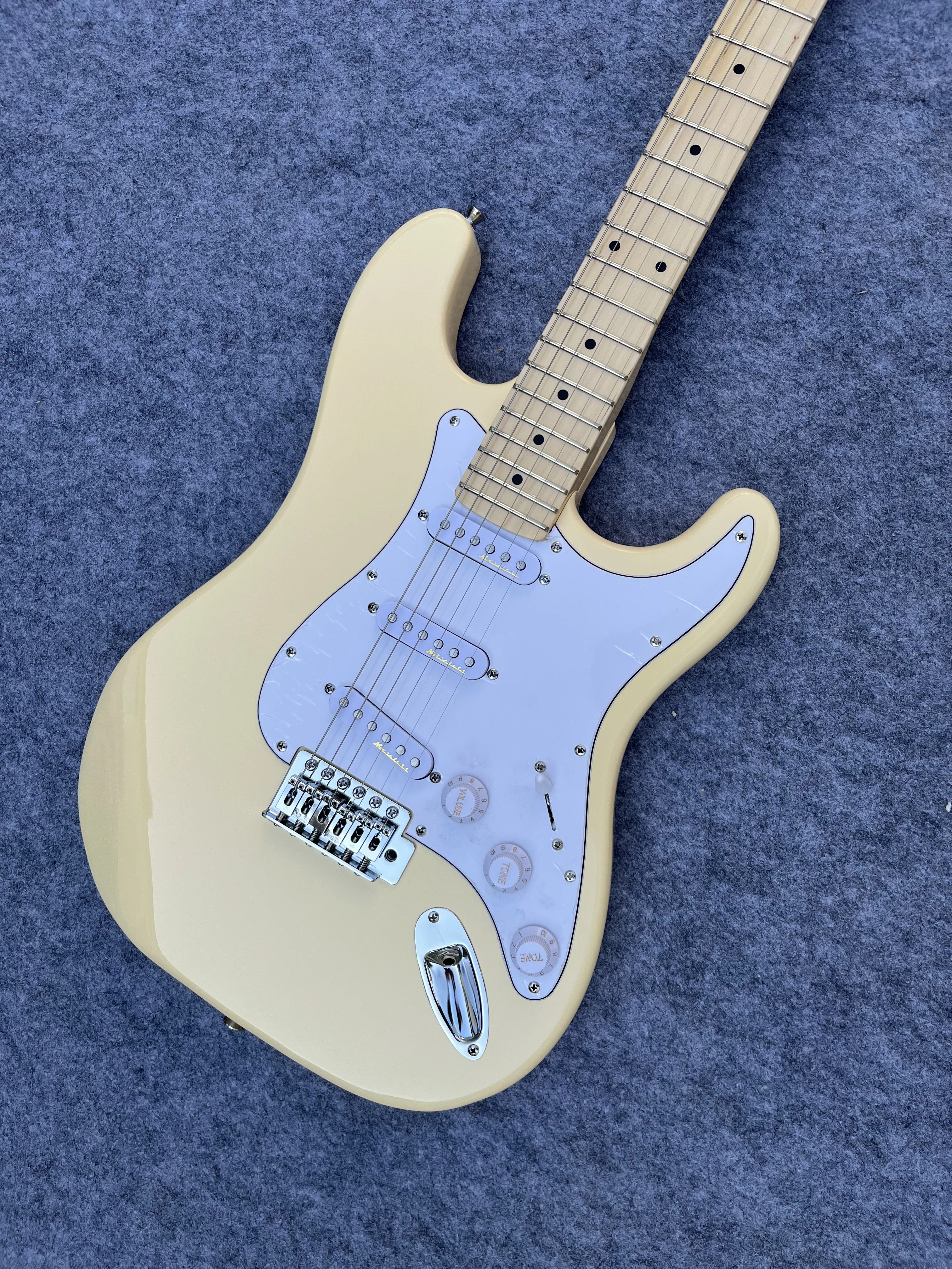 

High Quality Custom Body 6 String Maple Wood Fingerboard Stratocast-er Electric Guitar 22 Fret Special Price Light Yellow