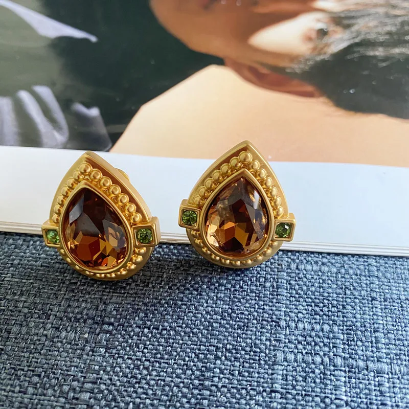 Серьги-гвоздики с кристаллами в виде птицы Ласточка | Серьги-подвески