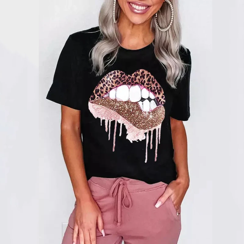 

Женская футболка с круглым вырезом, коротким рукавом и леопардовым принтом