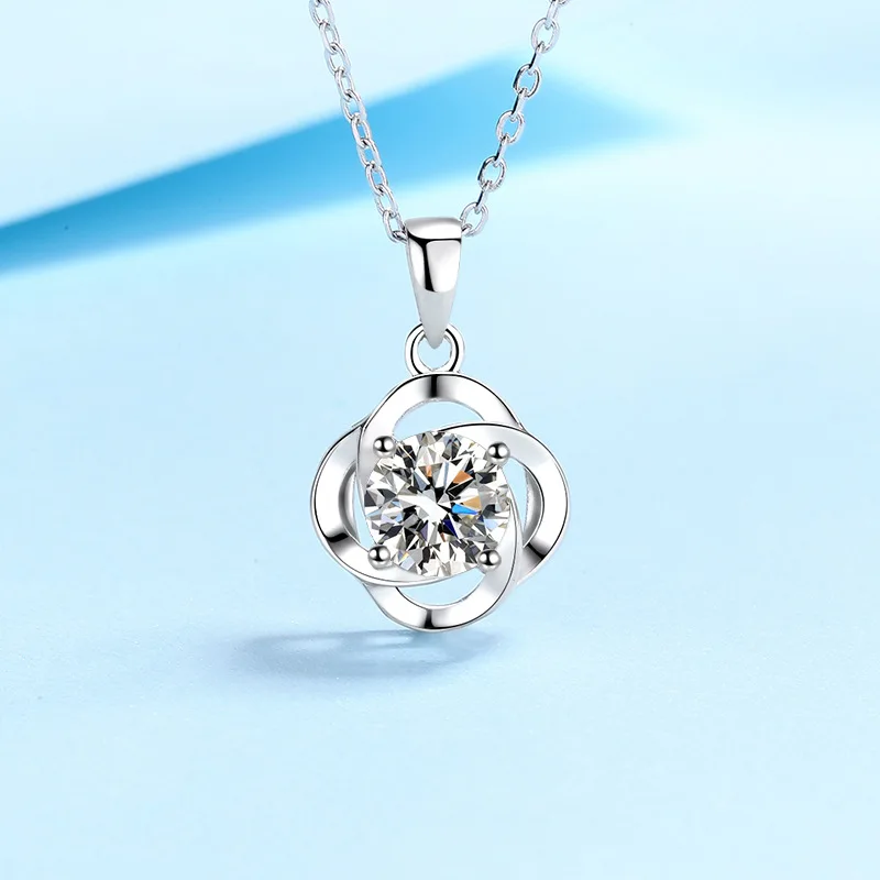 

Ожерелье с муассанитом для женщин, кулон из стерлингового серебра 925 пробы с четырехлистным клевером, платиновая цепочка до ключиц Pt950 с подарочной шкатулкой для ювелирных изделий