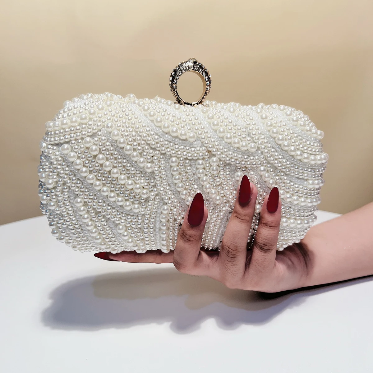Белые квадратные клатчи с жемчужными стразами и бриллиантами сумка