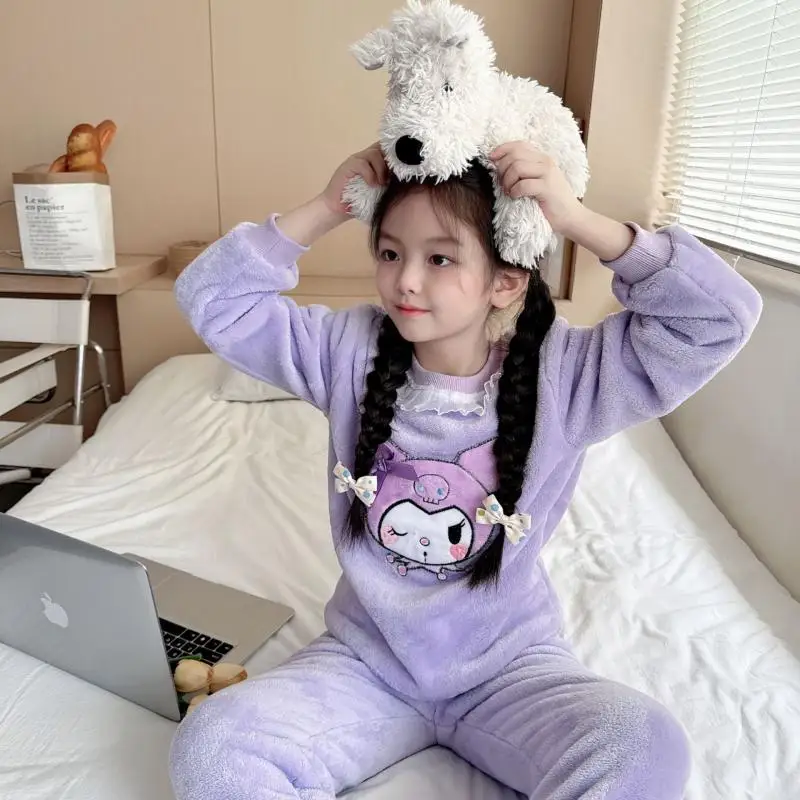 

Новинка 2023, милая осенне-зимняя домашняя одежда для девочек Sanrio Kuromi, домашние пижамы, теплый мягкий норковый фланелевый мультяшный комплект