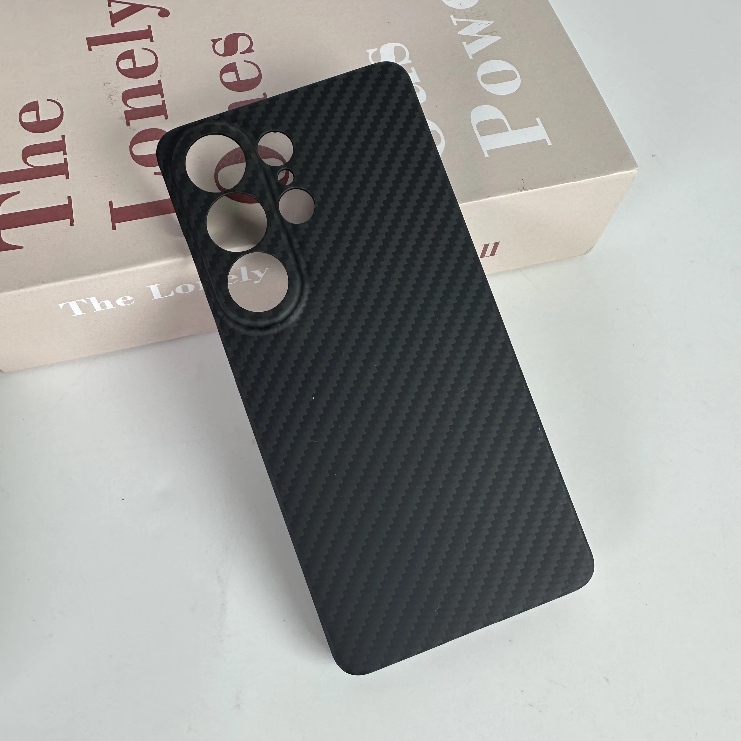 Фото Чехол для Samsung Galaxy S26 Ultra, ультратонкий, из арамидного волокна, невероятно тонкий, премиум-класса, с магнитной зарядкой, черный №2