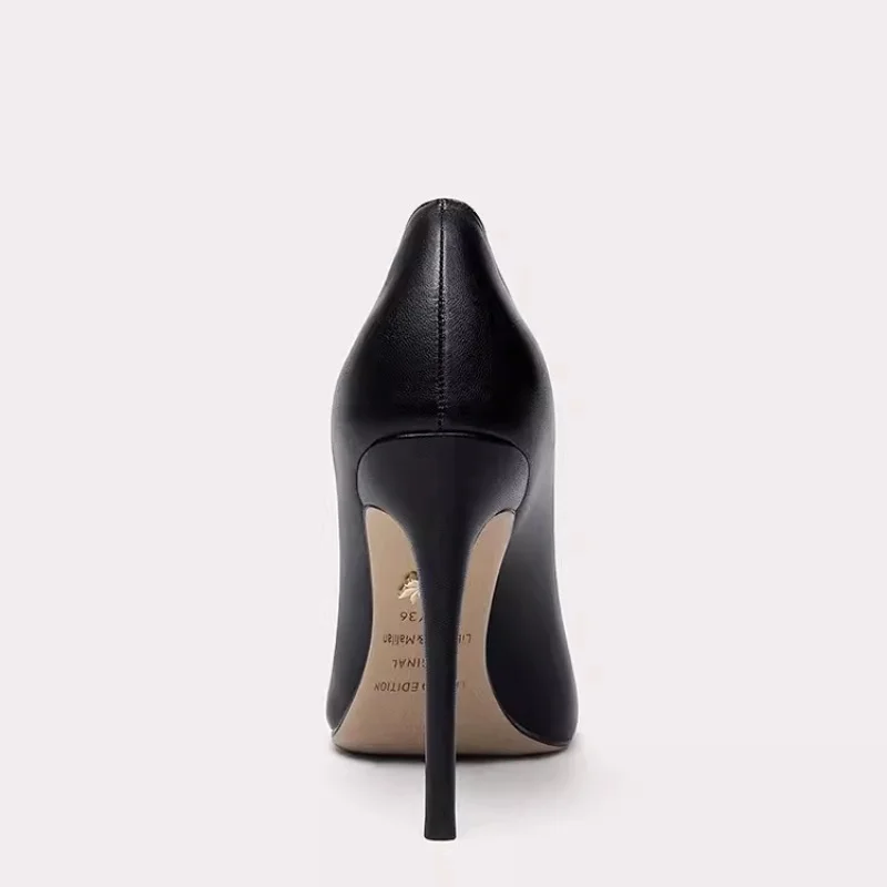 Новые весенние туфли из лакированной кожи с острым носком в стиле пэчворк на