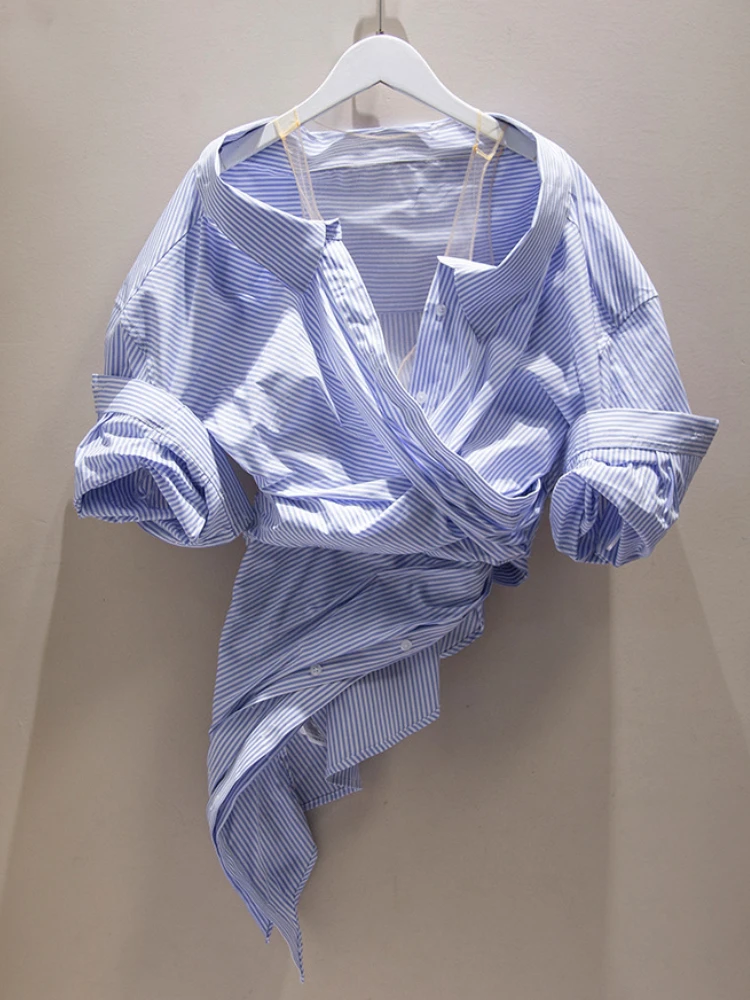 

Женская укороченная рубашка с открытыми плечами, модная синяя Асимметричная футболка в полоску с оборками и принтом, весна-лето 2023