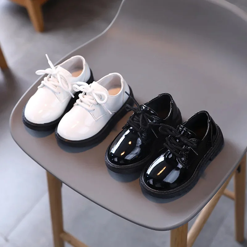 

Кожаные туфли для мальчиков для выступлений Новинка весна-осень 2023 британский стиль универсальные черные детские модные черные на шнуровке простые