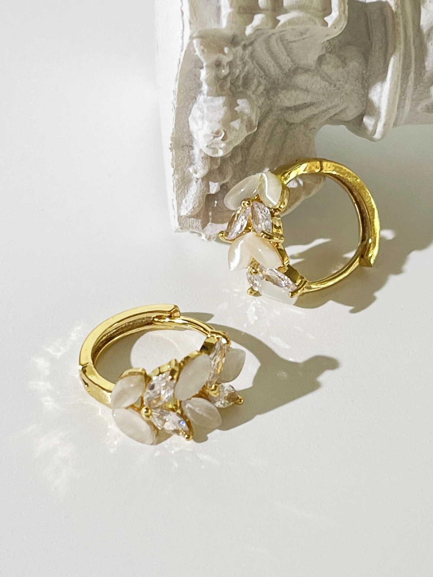 Серьги-кольца женские с фианитами и кошачий глаз