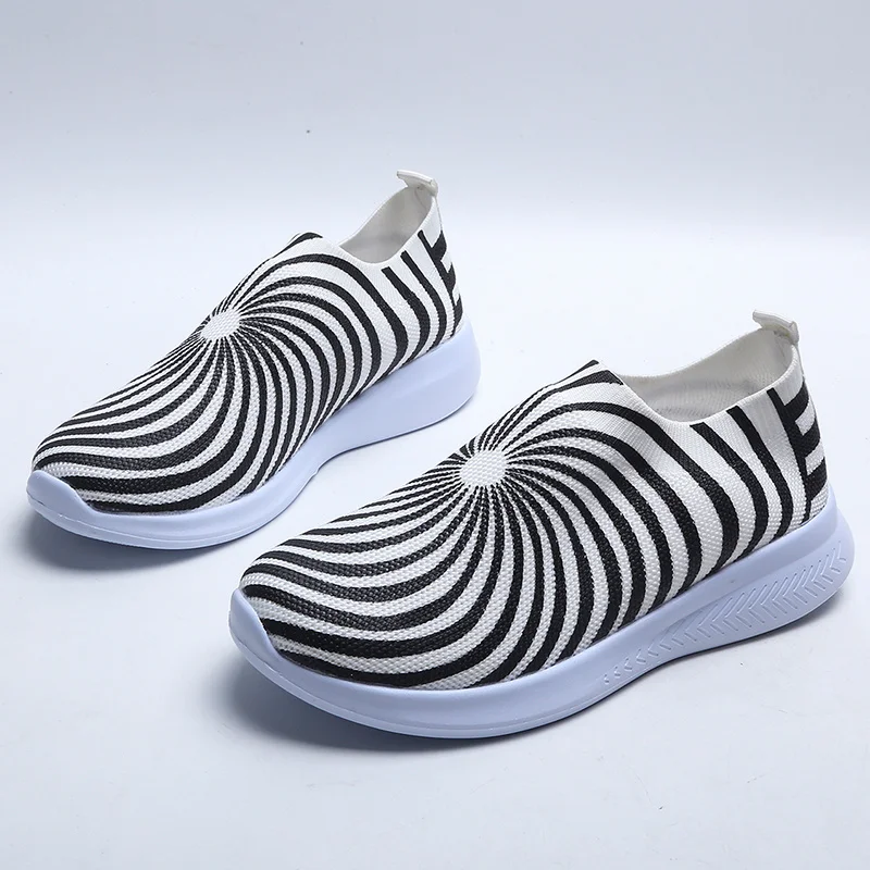 Summer Women Shoes Lightweight Flats Shoes Sneakers Women Non-Slip Shoes Female Breathable Shoes Plus Size Sport Shoes Fur Women