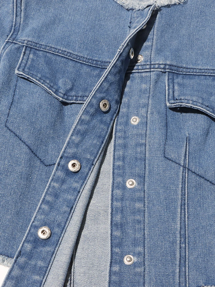 Куртка женская джинсовая однобортная с круглым вырезом и длинным рукавом