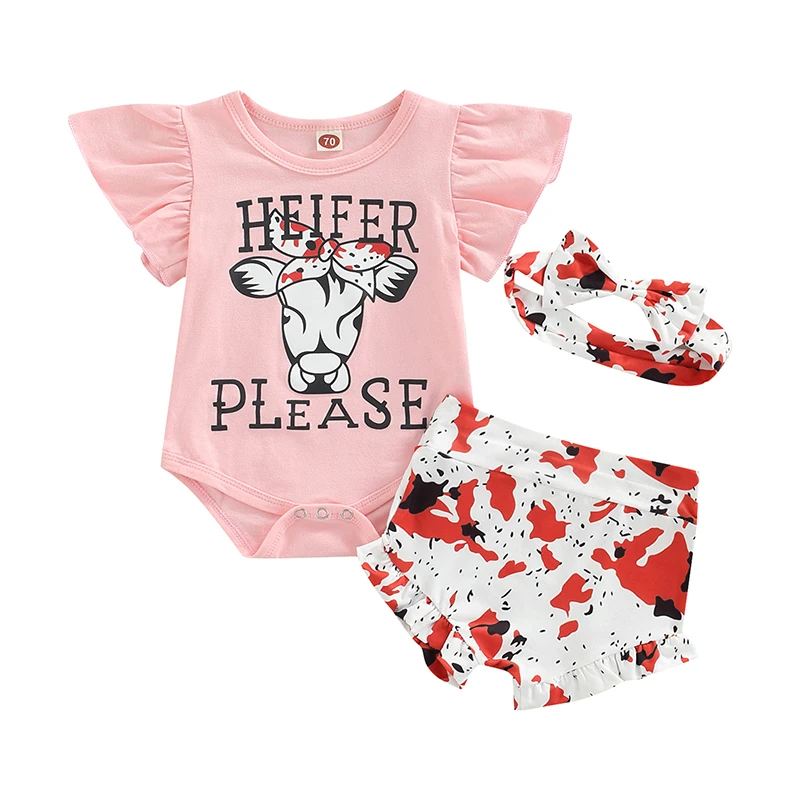 

Костюм детский из 3 предметов, комбинезон с круглым вырезом и рукавами-фонариками с буквенным принтом коровы, шорты с оборками и повязка на г...