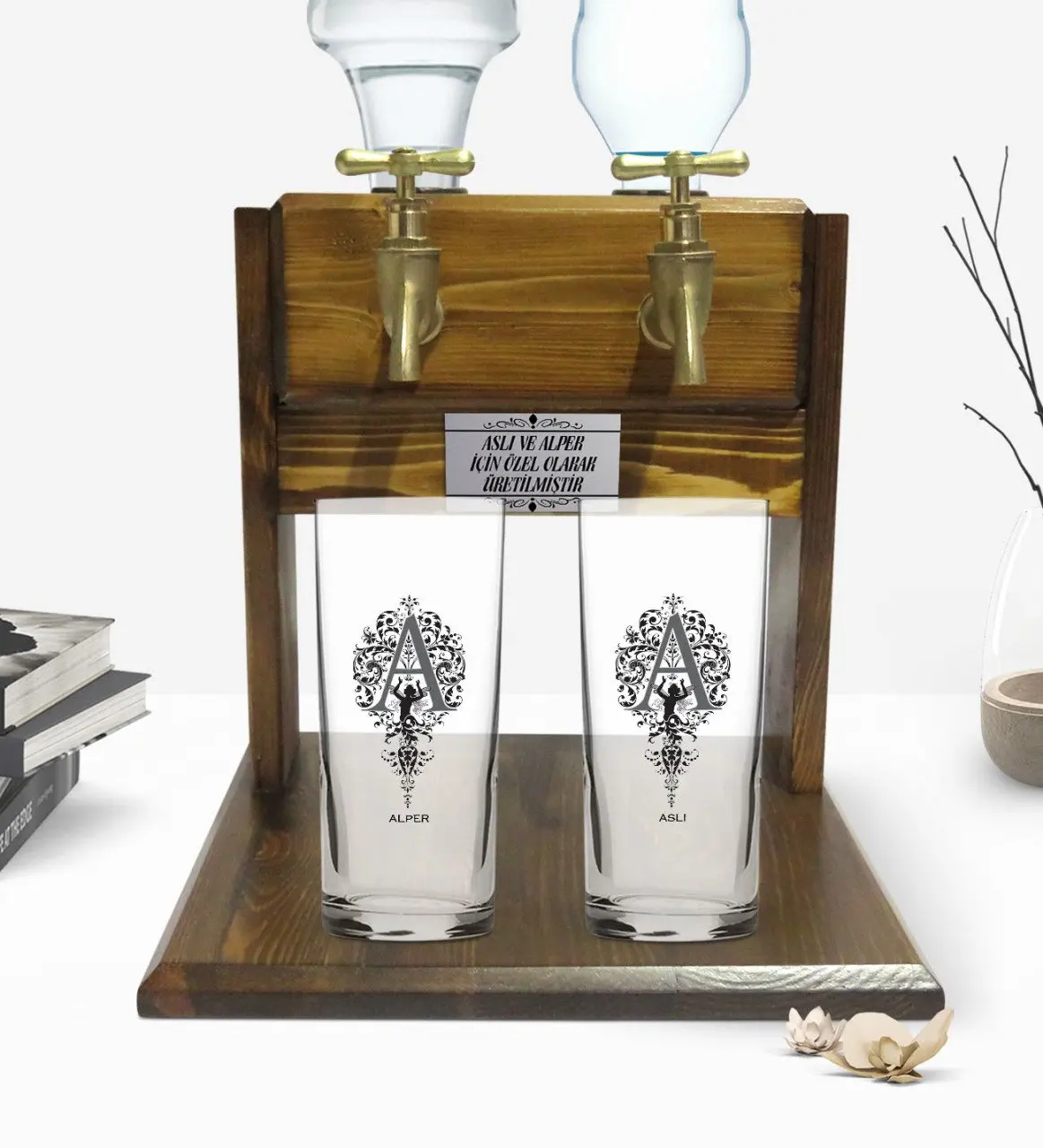 

Персонализированная цветная напечатанная буква для каллиграфии с двойной чашкой и двойным краном подставка из натурального дерева 2