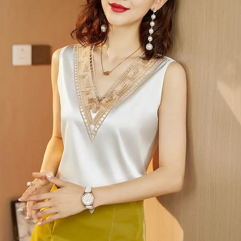 

Майка женская атласная с V-образным вырезом, повседневный однотонный шифоновый топ без рукавов, халтер, кружевной топ с принтом, G86