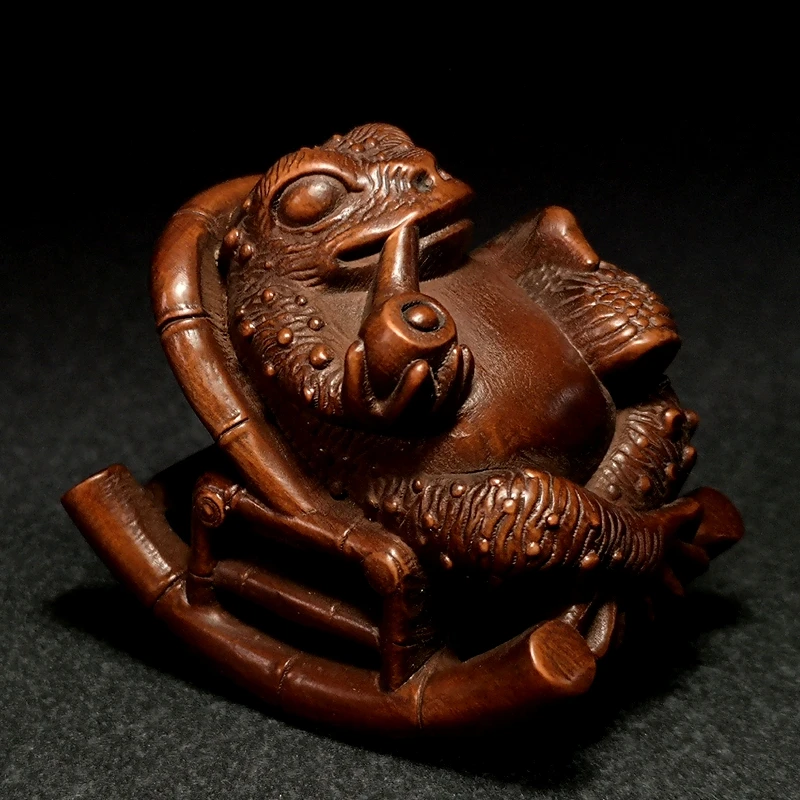 

Антикварная статуэтка лягушки из самшита