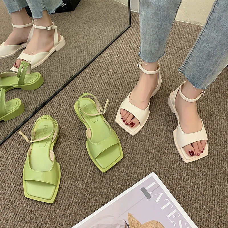 

Сандалии женские на квадратном каблуке, с ремешком и пряжкой