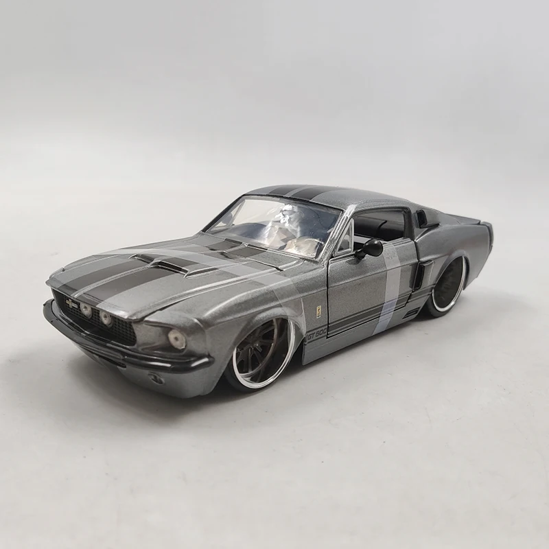 Модель автомобиля Ford Mustang Shelby GT500 из сплава, 1:24