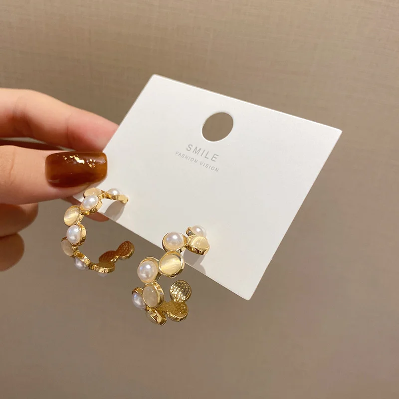 

Pearl C-shaped Cat's Eye Stone 2021 New Style, High-grade 2021 Cute/romantic Fashion Earrings for Women Luxurious Wedding