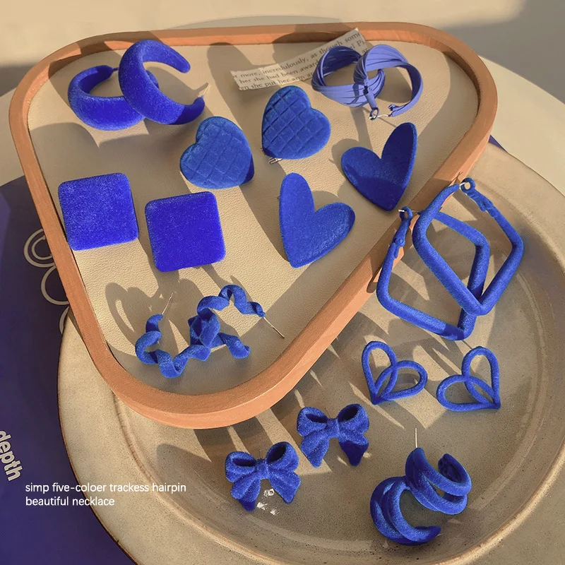 

Ins Autumn Winter Bow Studs 925 Silver Needle Earrring Rhineland Blue Flocking Earrings for Women Senior Sense Temperament Gifts