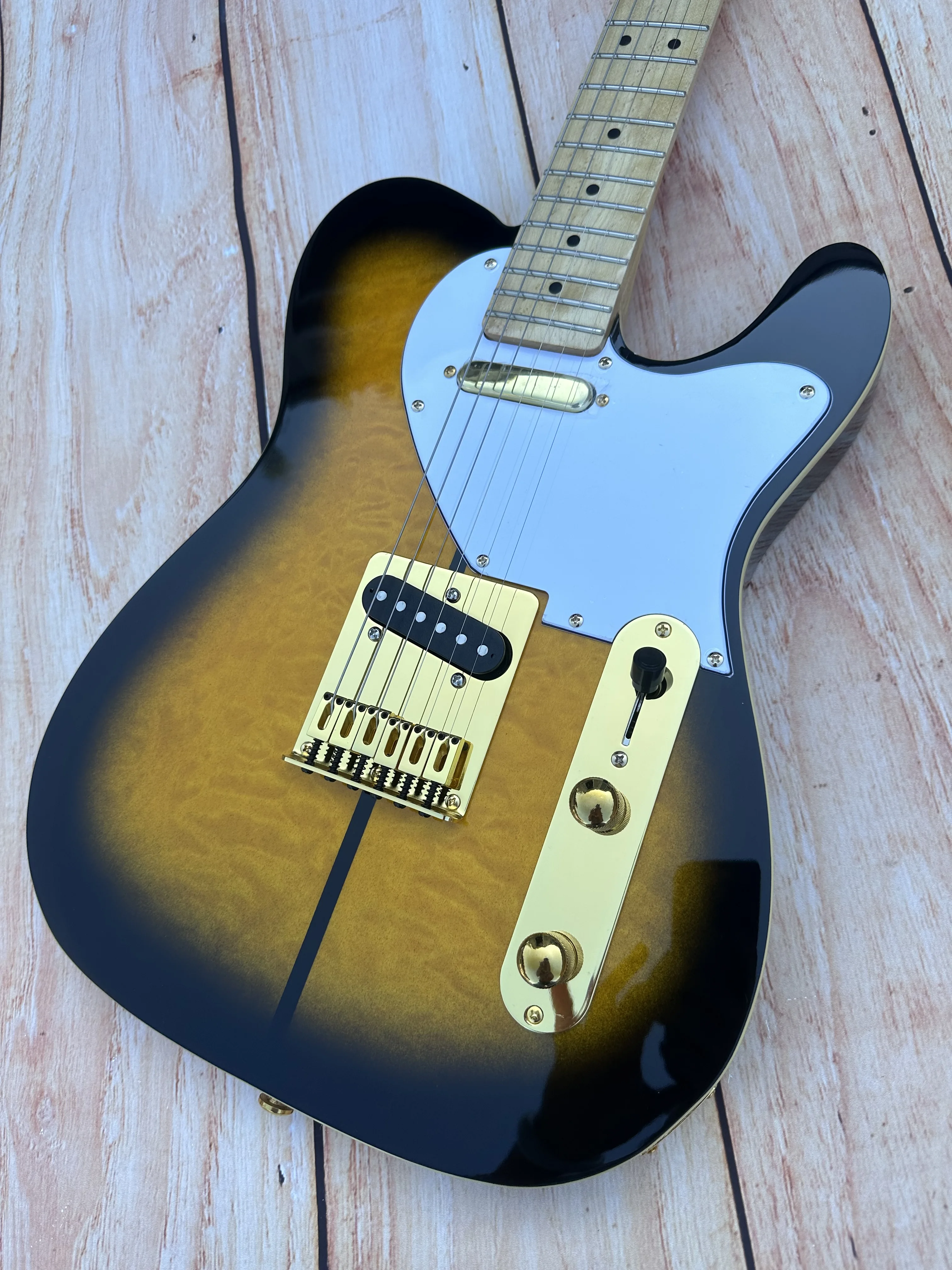 В наличии на заводе Telecast Electric Guitar коричневые большие цветы золотые аксессуары по