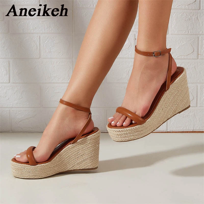 

Aneikeh 2023 модная женская обувь тростниковая плетеная с открытым носком на танкетке летняя новая пляжная искусственная обувь коричневые черные 35-41