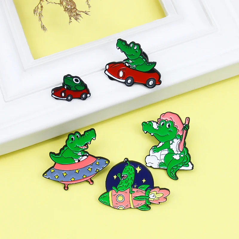 Эмалированная булавка на заказ броши с зелеными животными лягушка НЛО Вселенная