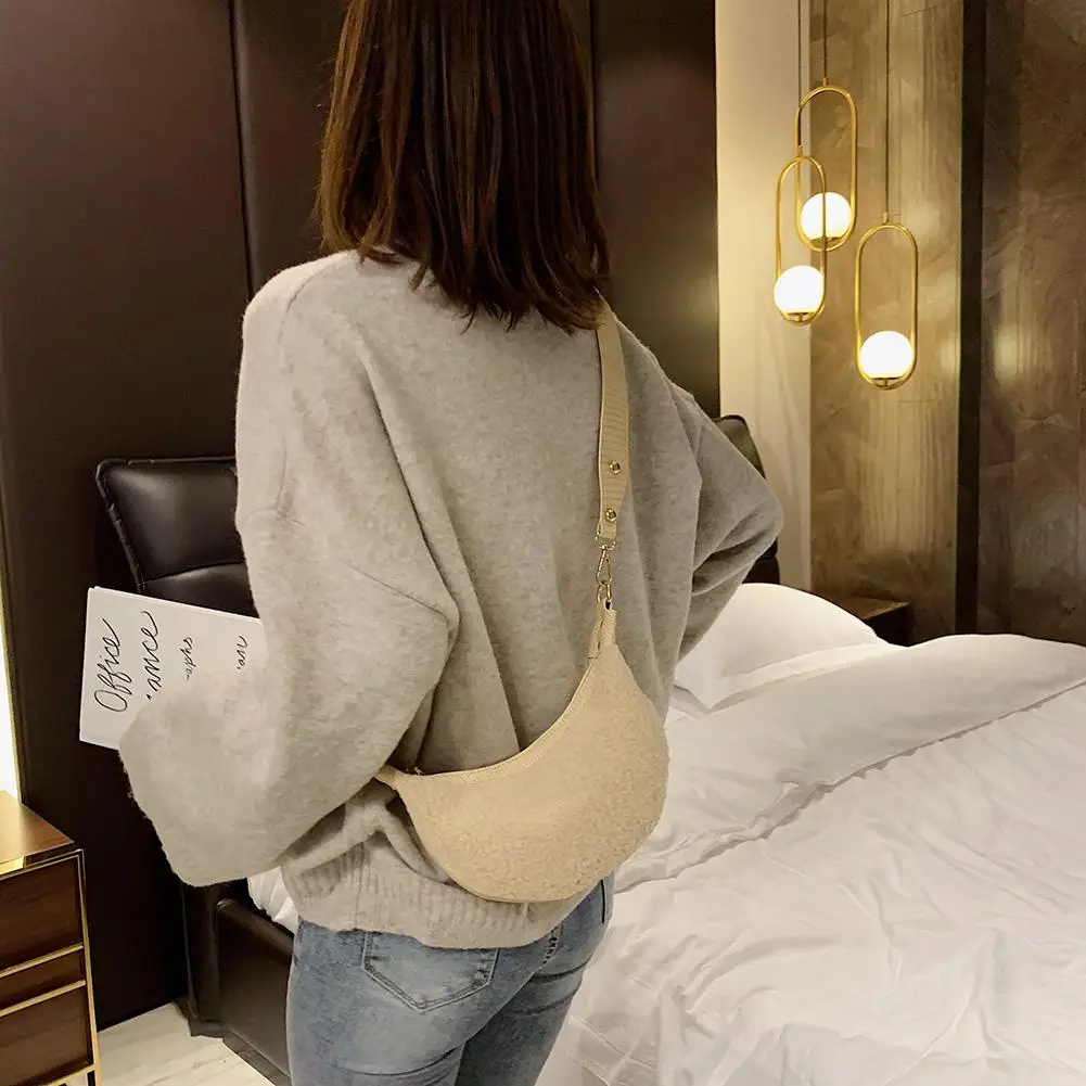 

Модные сумки на плечо, плюшевая сумка через плечо в форме полумесяца, Женская однотонная сумка-мессенджер из искусственной кожи, комбиниров...