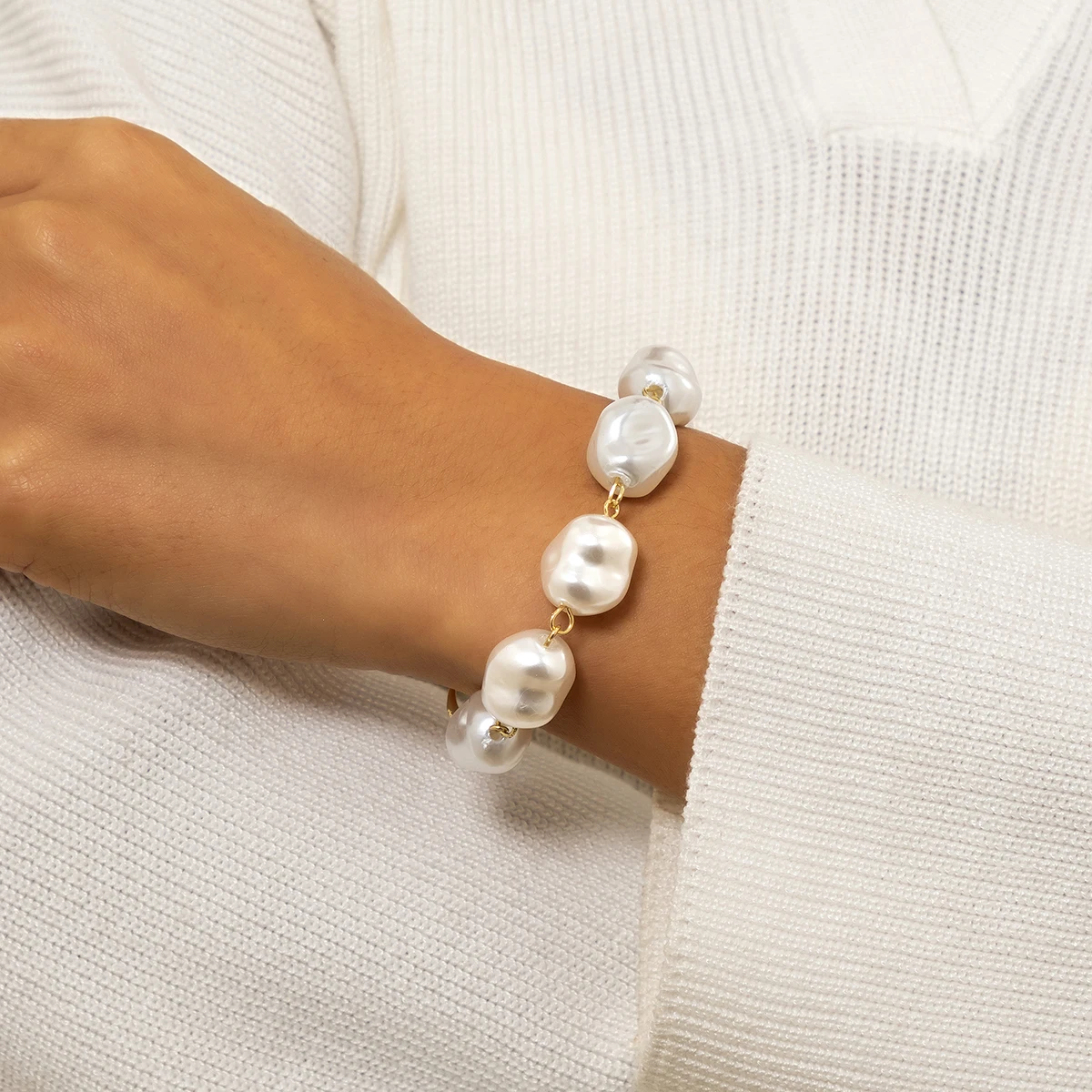 

Bracelet for Women Unique Asymmetric Irregular Baroque Pearl Chain Wedding Bridal Kpop Charm Beaded Couple Hand Jewelry
