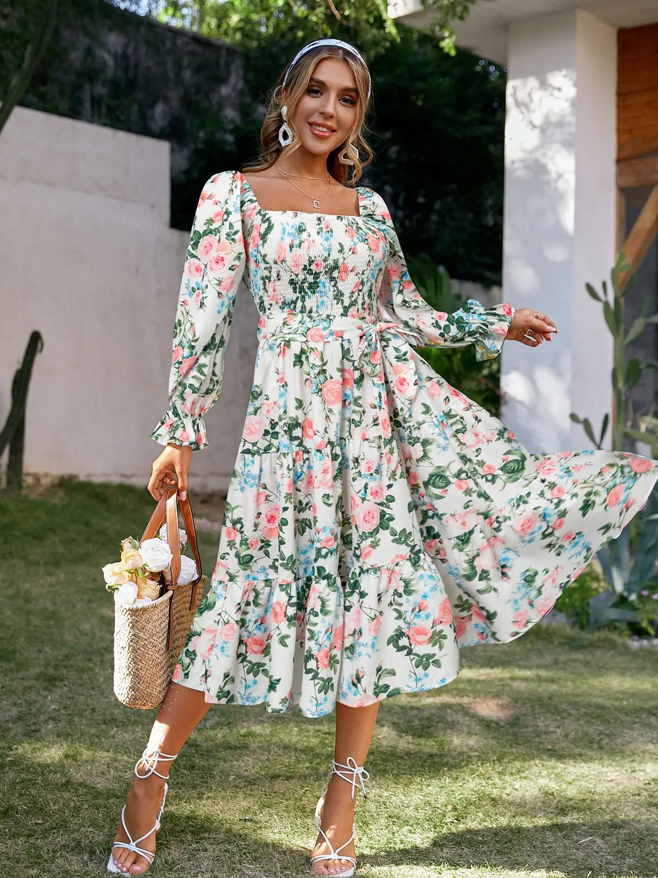 

Женское платье с цветочным принтом, элегантное осеннее платье-трапеция с длинным рукавом, квадратным вырезом и открытой спиной, сексуально...