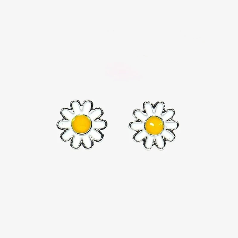 

Huitan Chic Daisy Stud Earrings Women Fashion Fresh Girls Ear Piercing Earrings Fancy Gift Versatile Daily Wear Flower Jewelry
