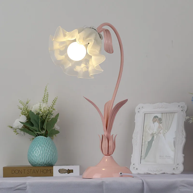 

Retro Flower Led Table Lamps Romantic Bed Room Beside Light Kids Children Gift Study Reading Lights Home Decoration
