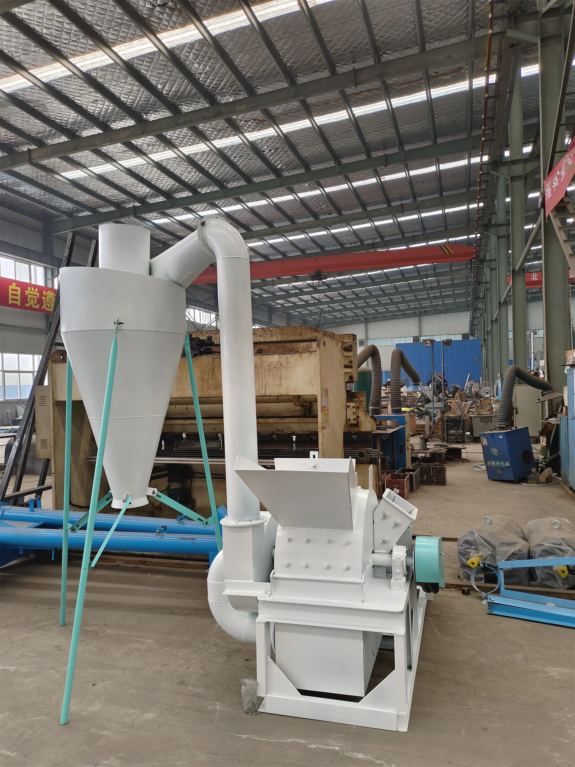 Заводская поставка Многофункциональная древесная стружка Солома Корм для