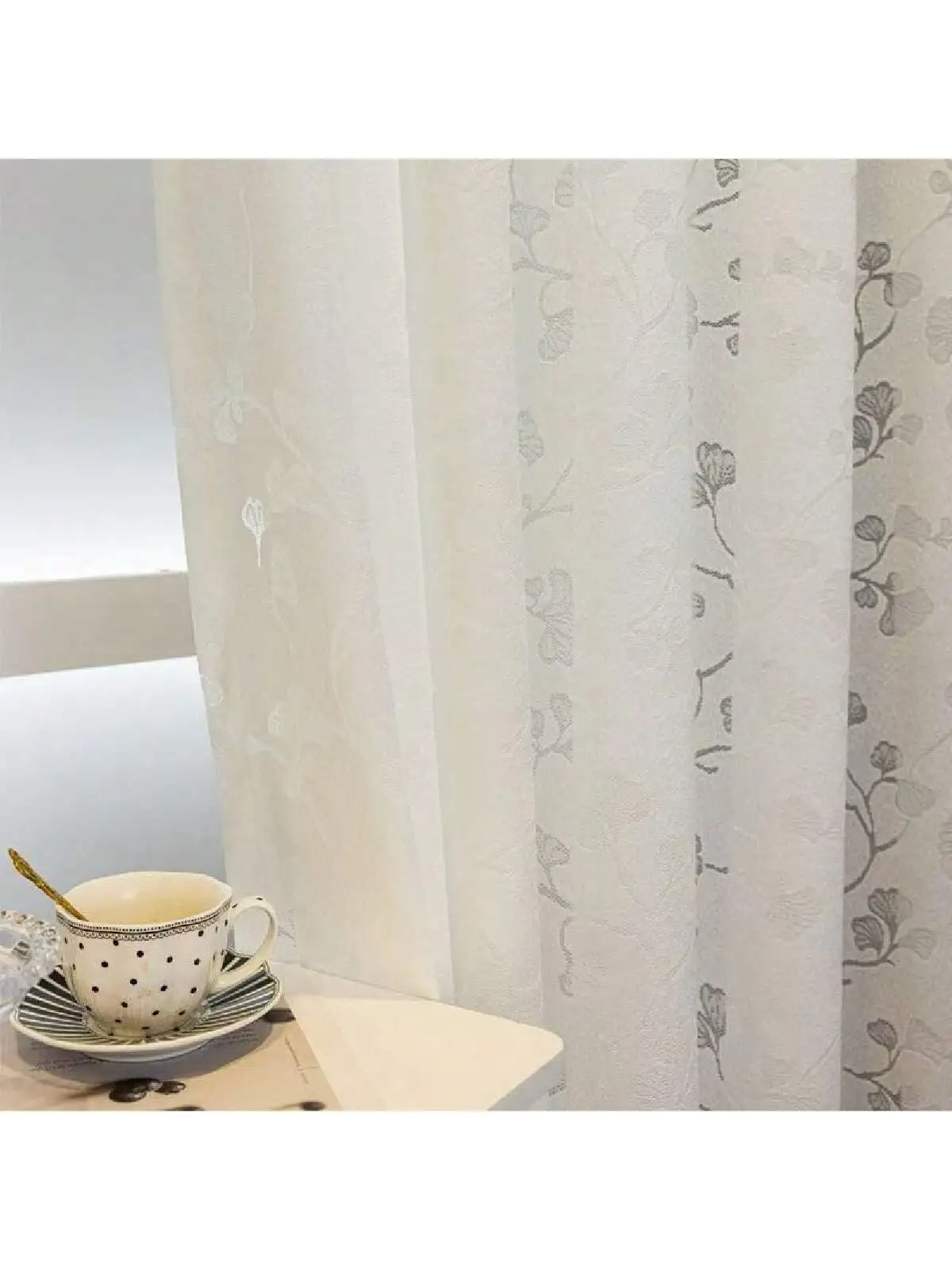Плотные прозрачные занавески в идиллическом стиле с цветочным узором