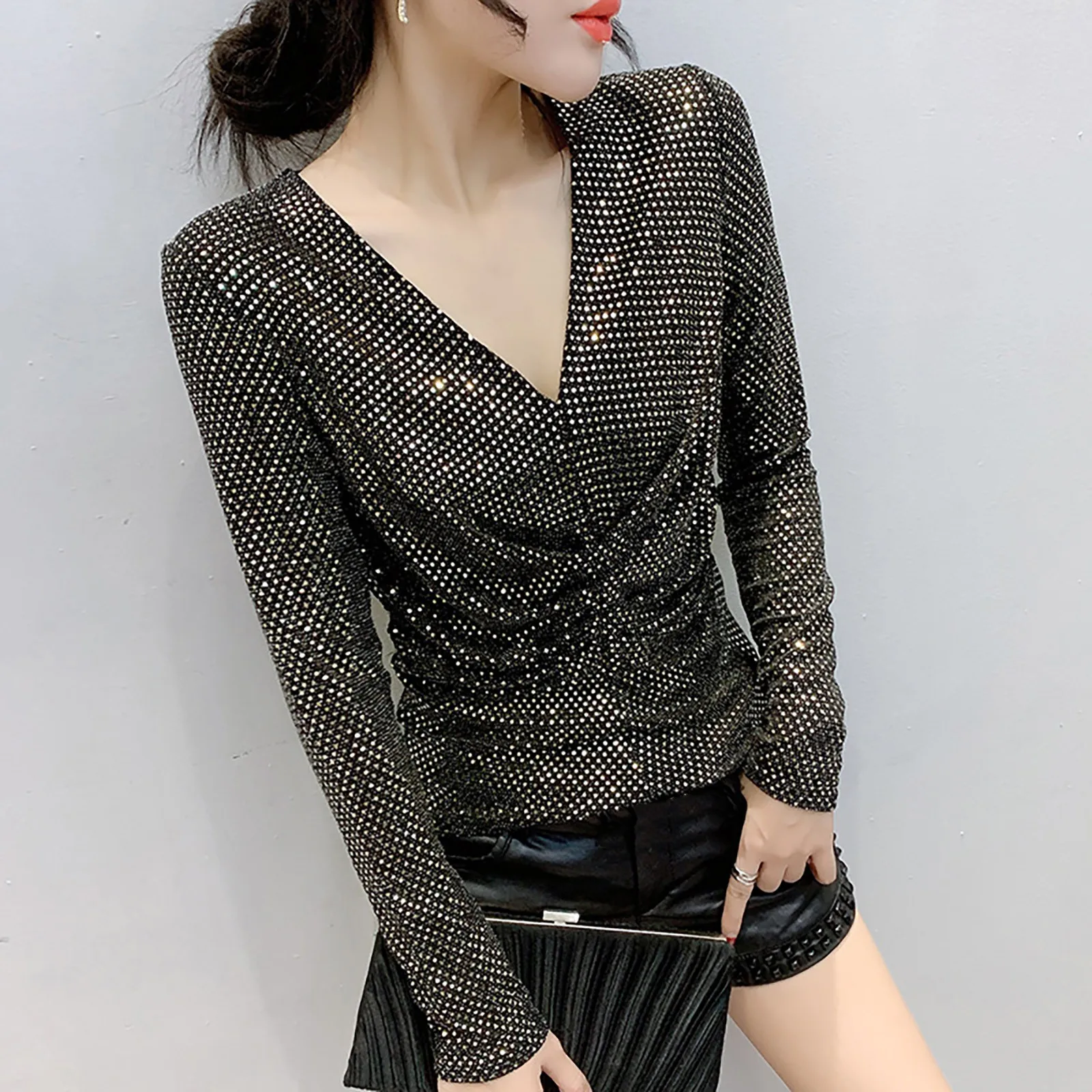 

Осенне-весенние топы, блестящая Футболка с блестками, Женская Соблазнительная облегающая Клубная футболка со складками и V-образным вырезо...