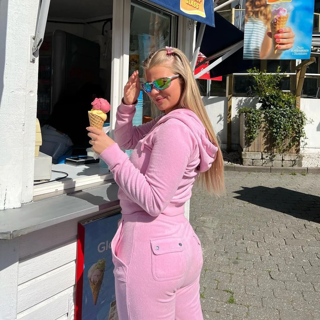 Женский спортивный костюм