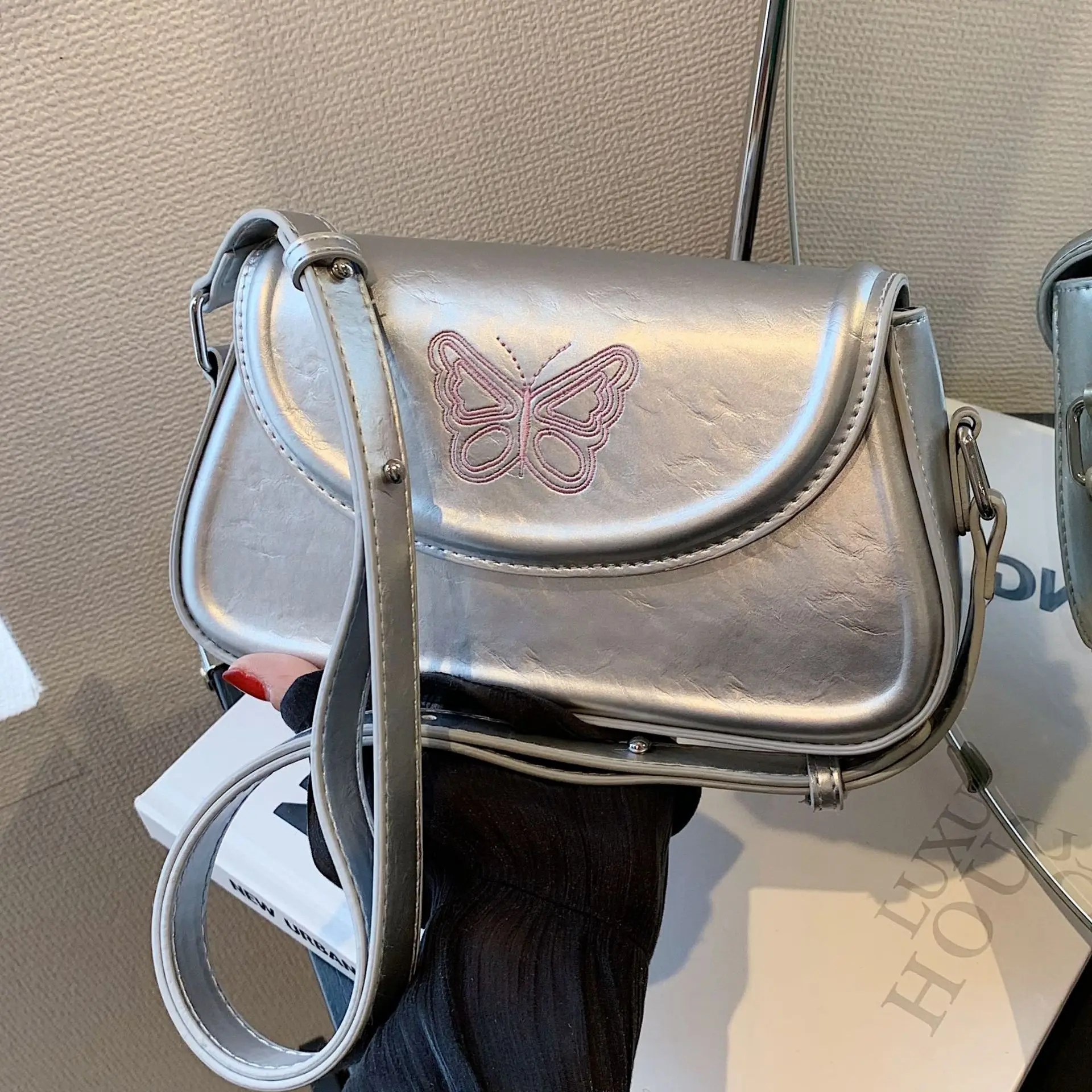 

Повседневная Новая модная женская маленькая сумка с клапаном, однотонные дамские сумочки, сумка через плечо из искусственной кожи, сумки через плечо, шикарная сумка-мессенджер Ins